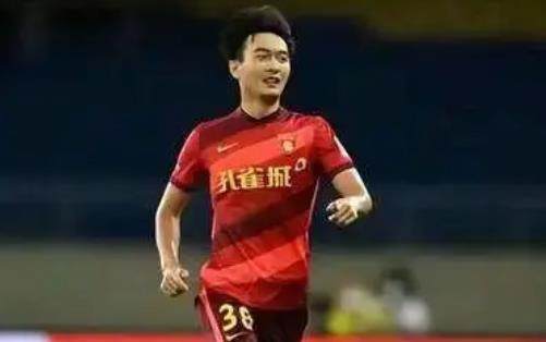 开云-最差的时代?最好的时代!张威为年轻球员树立榜样