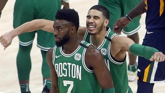 开云体育-2比1领先双探花保持冷静 G4将检验他们的巨星成色