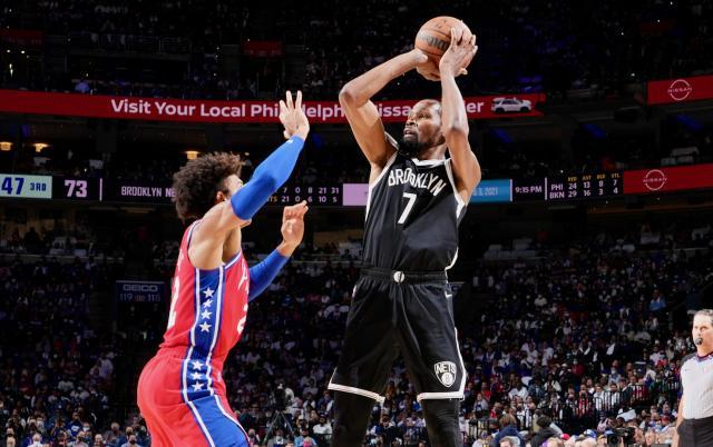 KD三双阿德接管第四节 篮网赛季首胜赢得够惊险